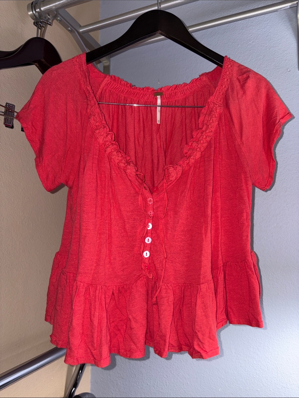 Free People Women’s Red Button-Front Ruffle Peplum Top